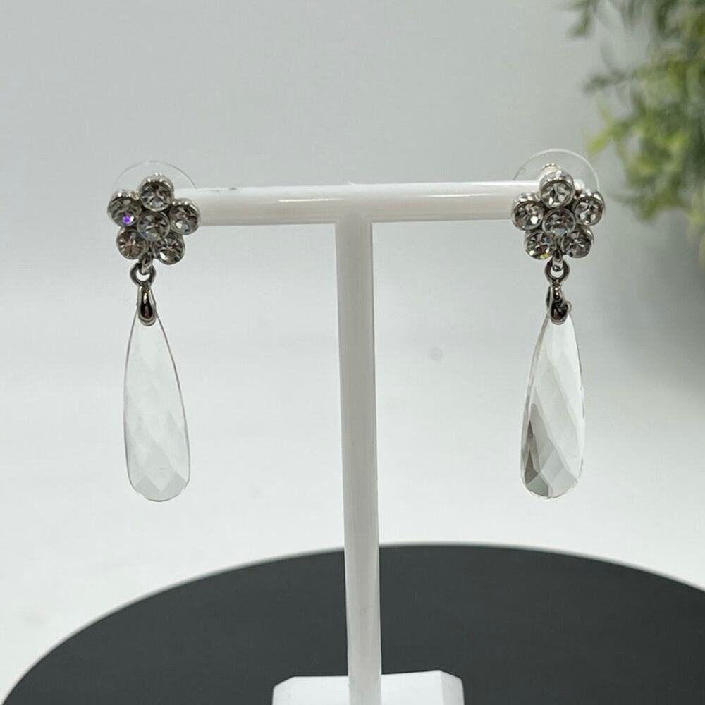 Faceted Teardrop Glass Floral Silver Tone‎ Dangle Earrings